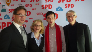 Freuen sich über einen gut verlaufenen Parteitag: Florian Pronold, Natascha Kohnen, Christoph Rösch und Werner Widuckel