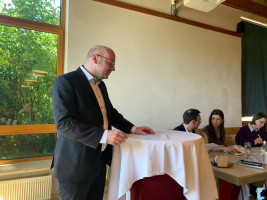 Bastian Wojek mit dem Tagespräsidium (Christoph Rösch, Michaela Ebner, Christine Spahlinger - Schriftführerin im Kreisvorstand)